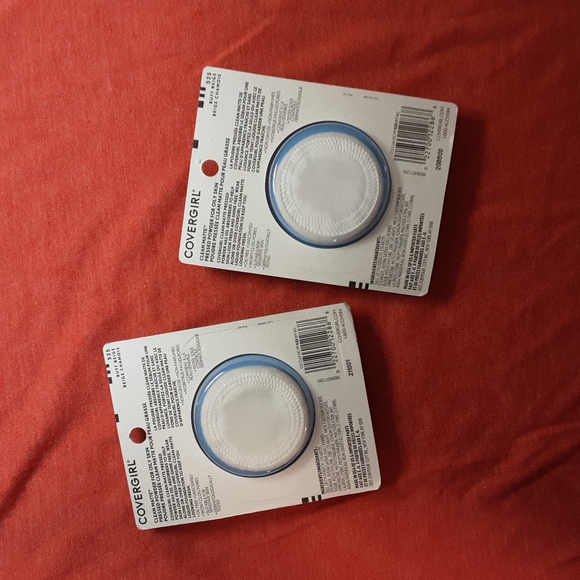 Covergirl Clean Matte Pressed Powder - Picture 2 of 2